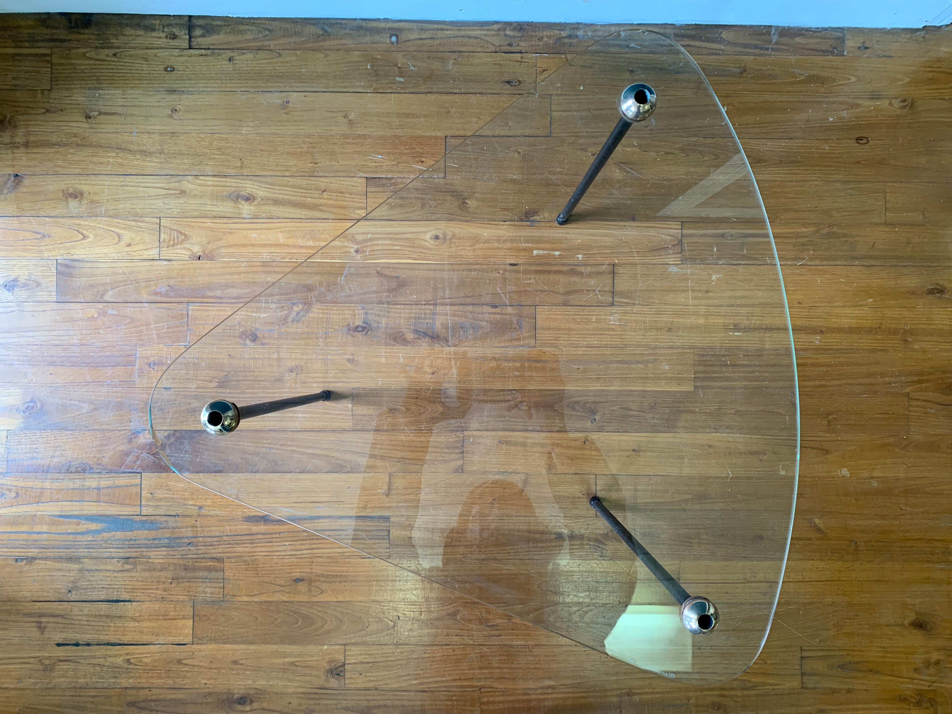 Set of trundle coffee tables in glass and brass