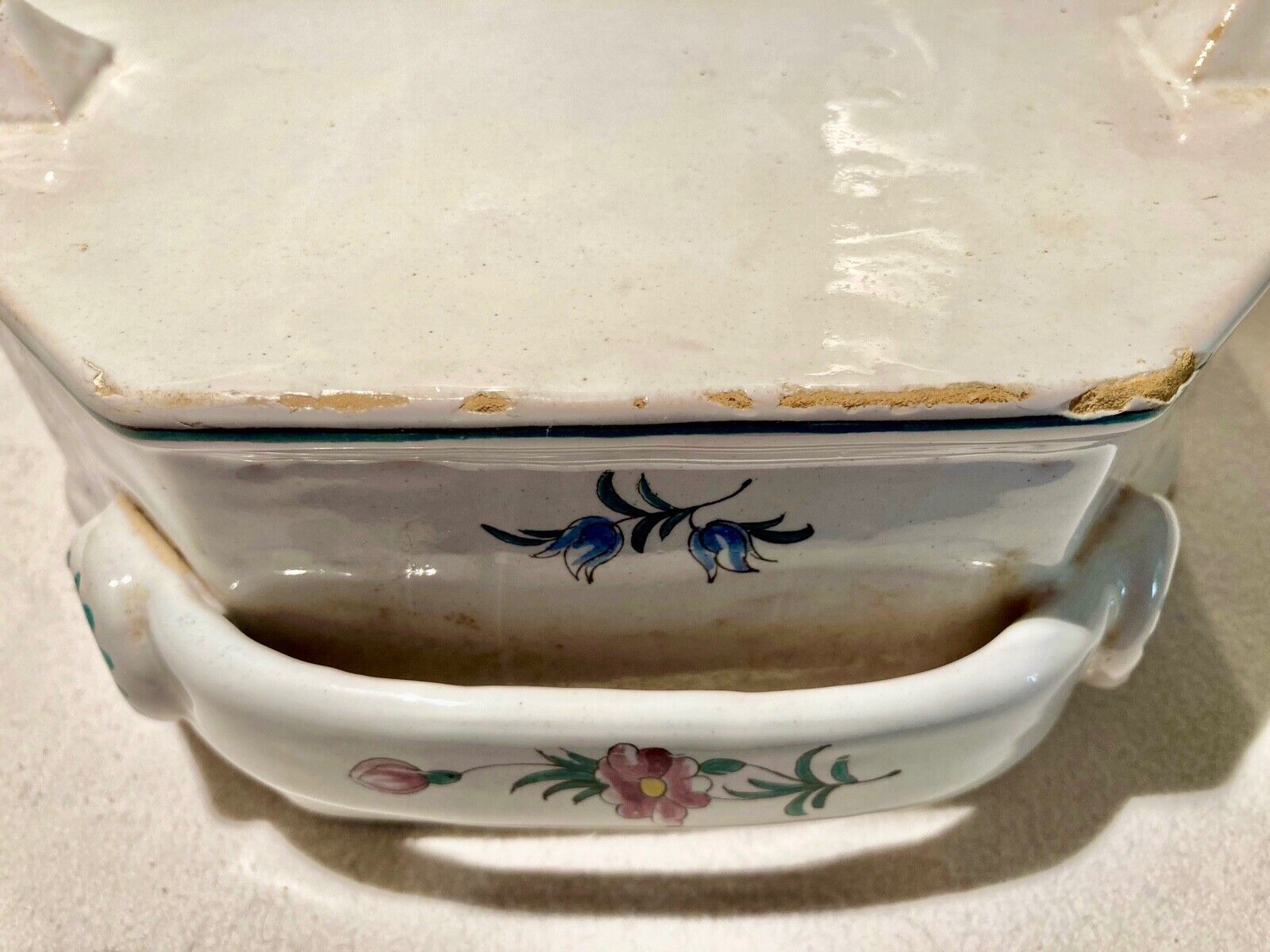 Midtable XVIIIth century decoration to the chinese faience de marseille signed vp for veuve perrin