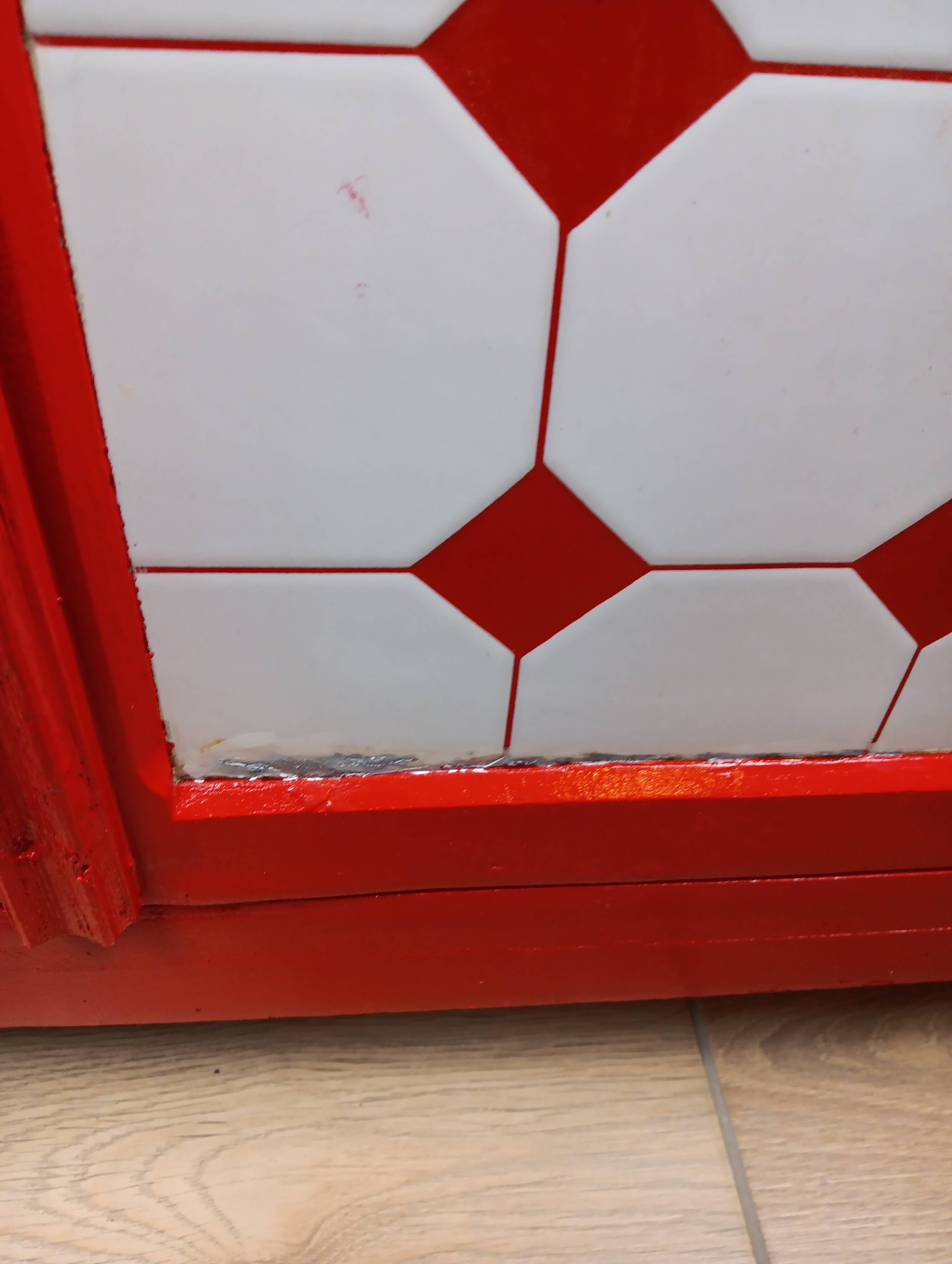 Meuble de métier , buffet parisien en tôle émaillé rouge et blanc