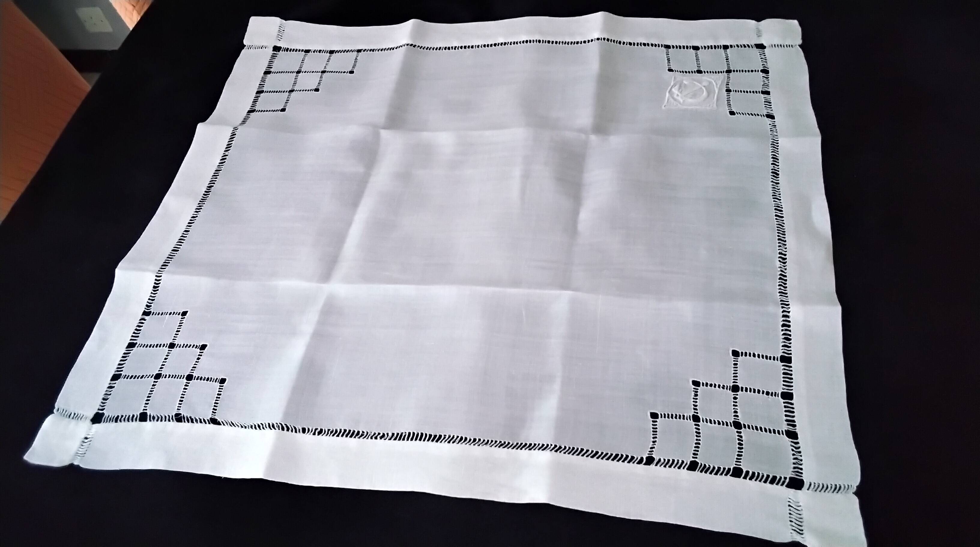 8 Linen napkins with openwork and monogram, size 51 x 57 cm