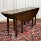 Drop-leaf English table in mahogany called Gateleg.