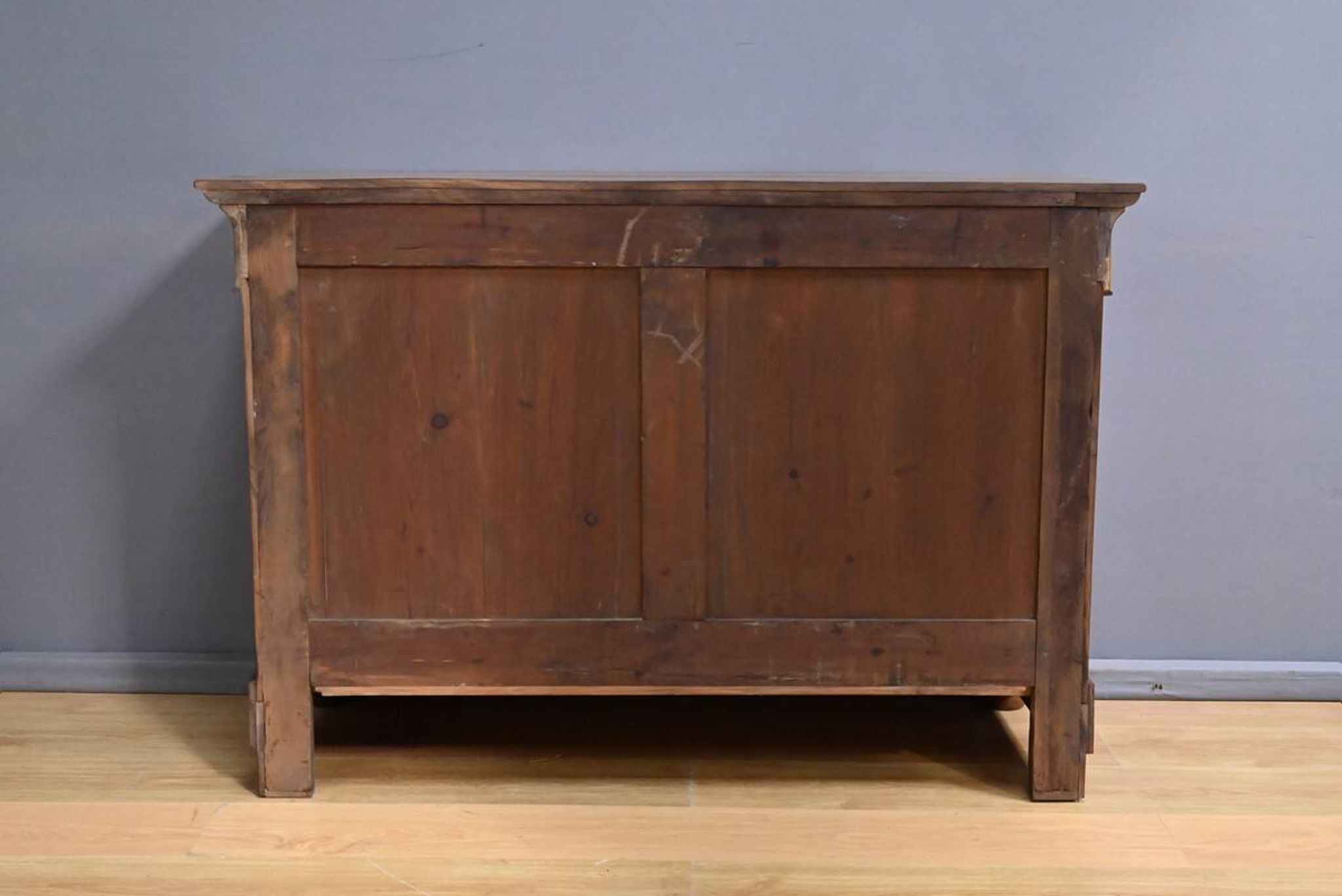 Walnut burl commode, Restoration period – early 19th century
