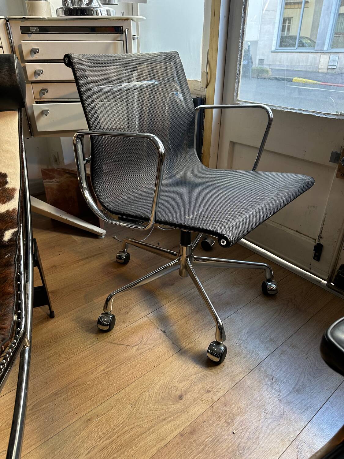 Office chair Eames Aluminum chair vitra