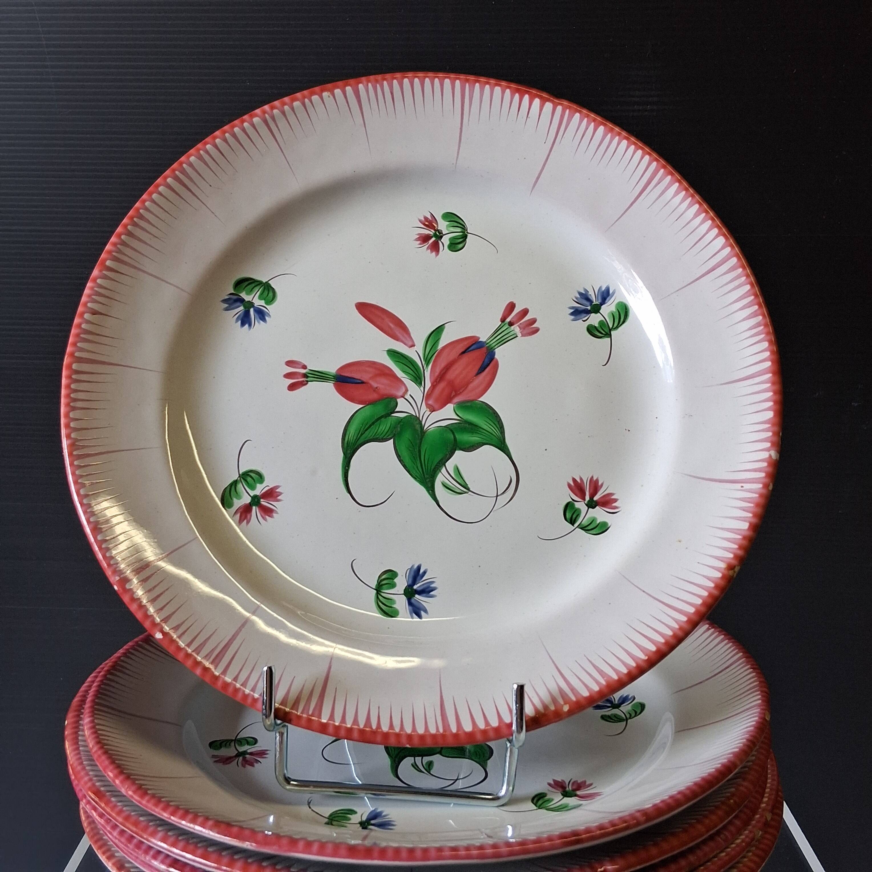6 antique flat plates in earthenware in good condition.