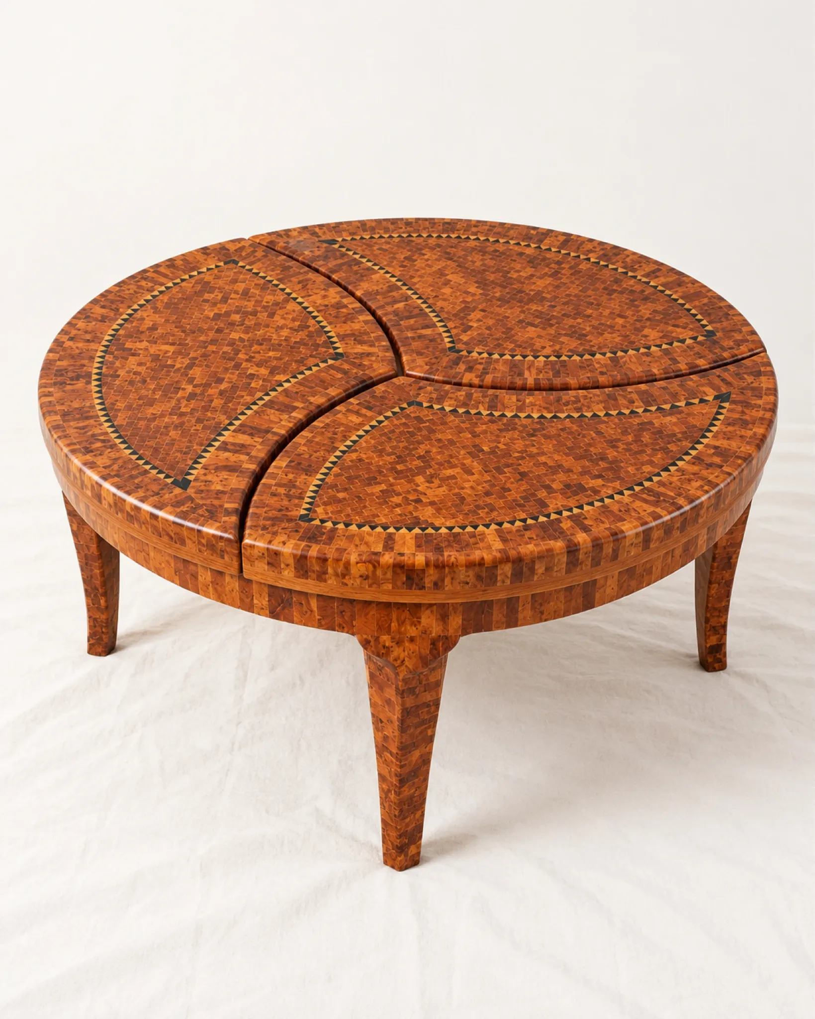 Table gigogne sculpturale en marqueterie de bois – Triptyque modulable
