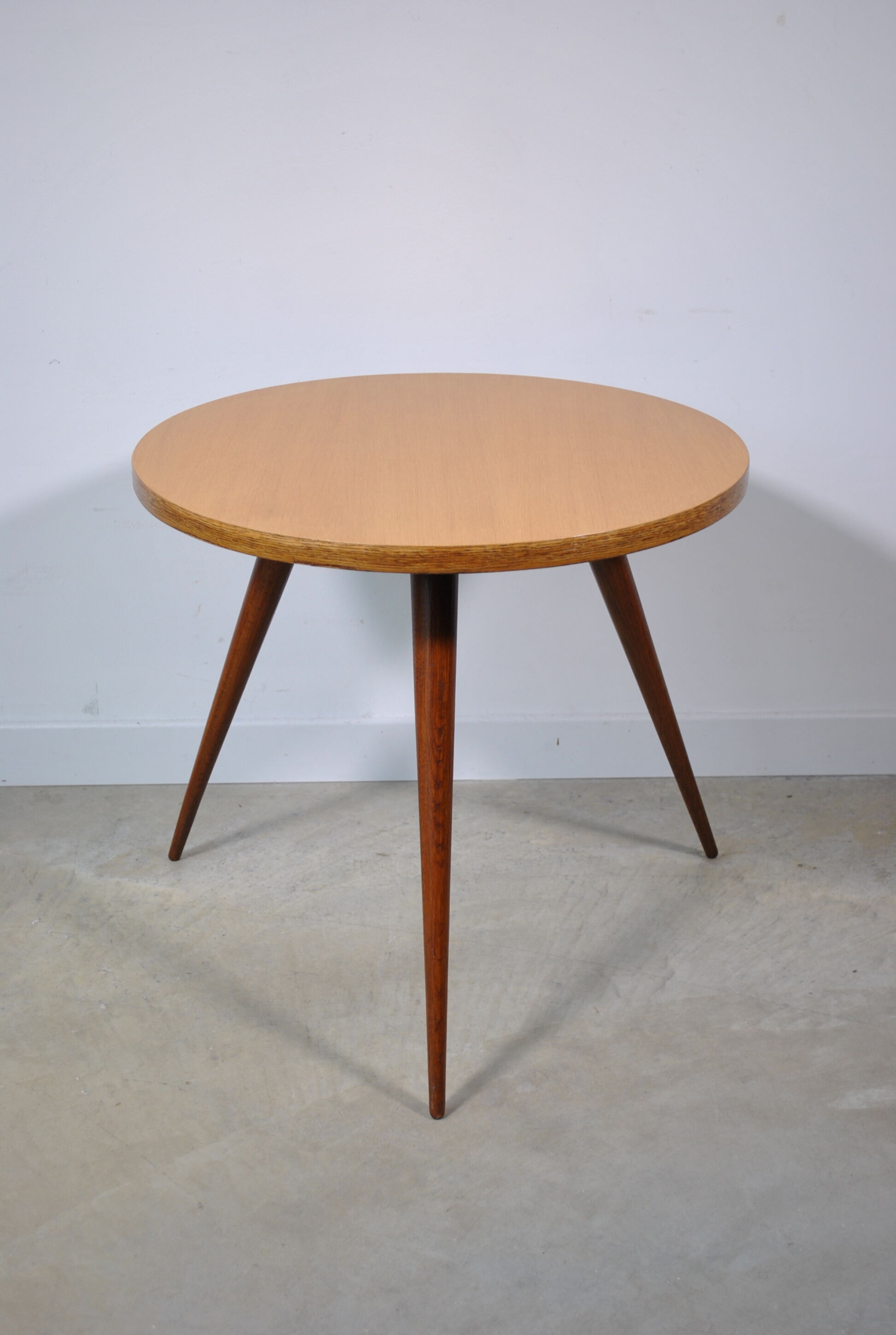 Table basse tripode 1960