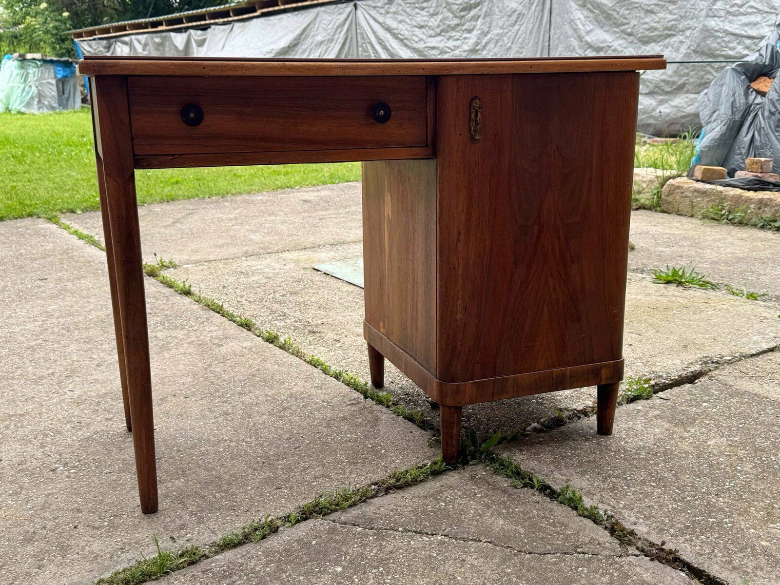 Bureau Art Déco en noyer, années 1930