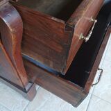 Restoration period chest of drawers in walnut