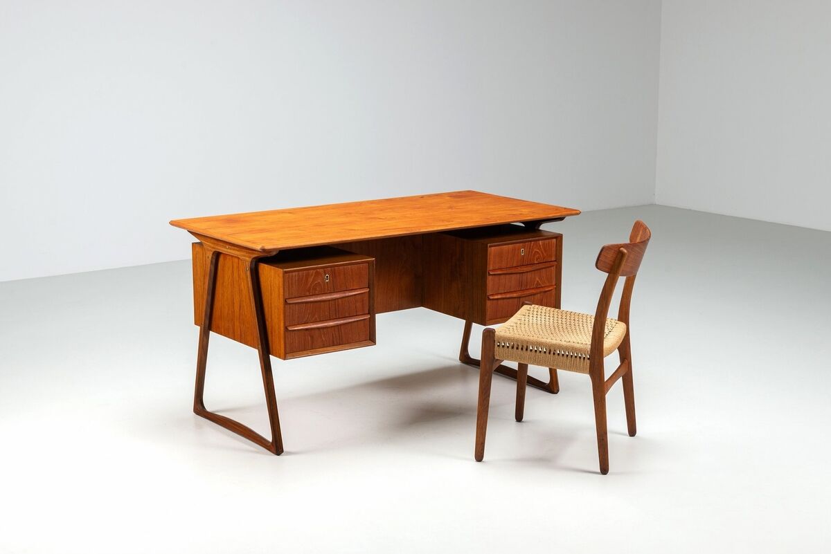 Svend Age Madsen freestanding desk in teak H.P. Hansen Denmark 1960
