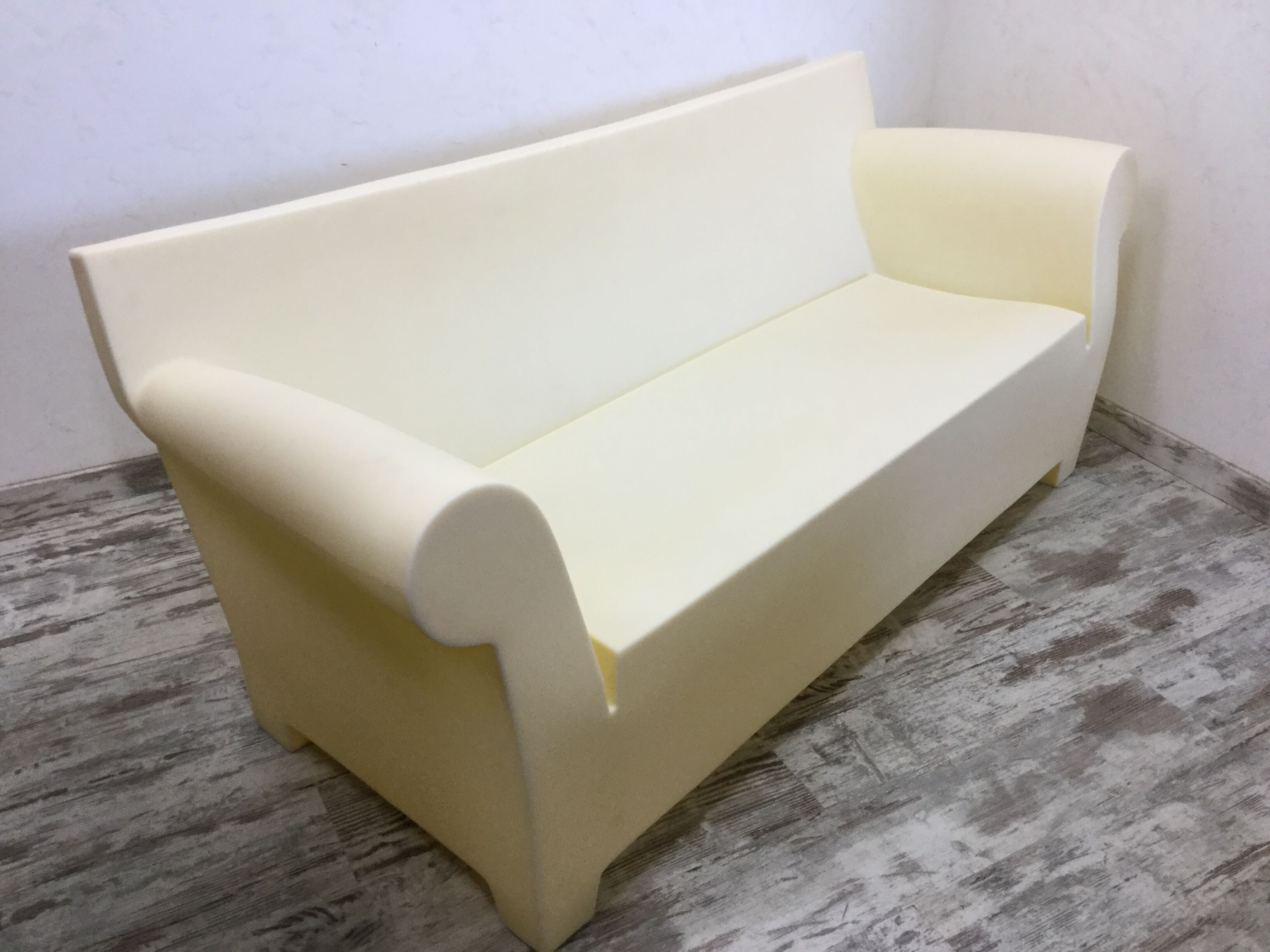 Banc extérieur kartell « sofa bubble club by starck »