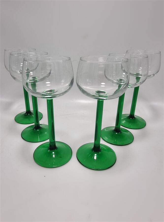 Set of 6 stemmed glasses