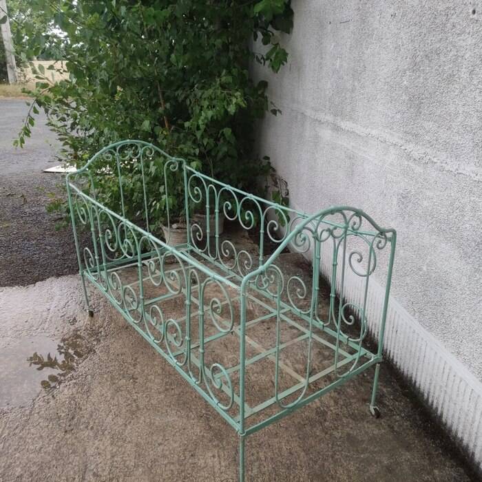 Lit enfant / banquette en fer forgé