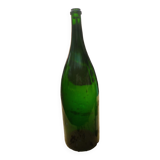 Bouteille en verre soufflé vert de 58 cm.