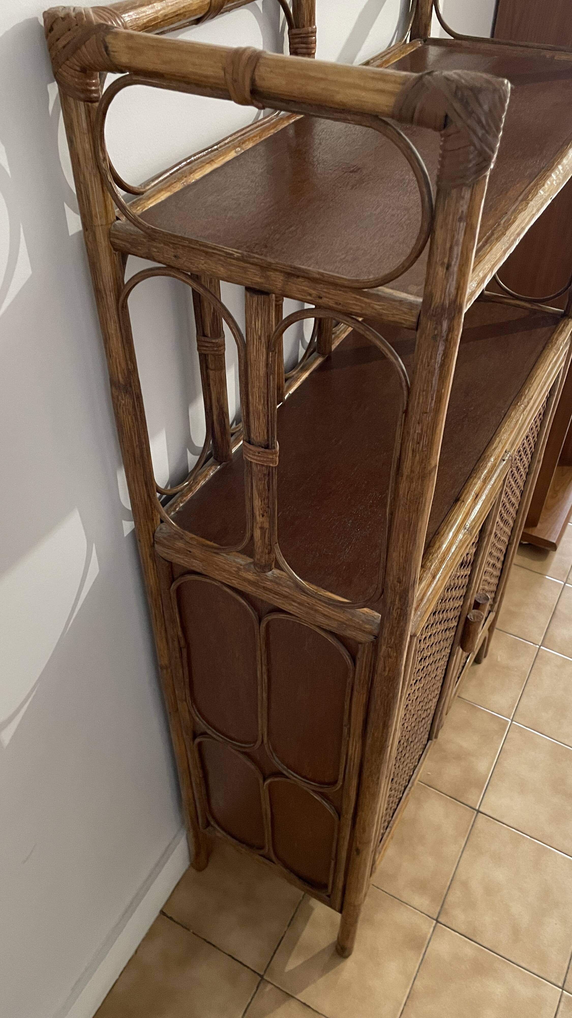 Shelf on wicker legs