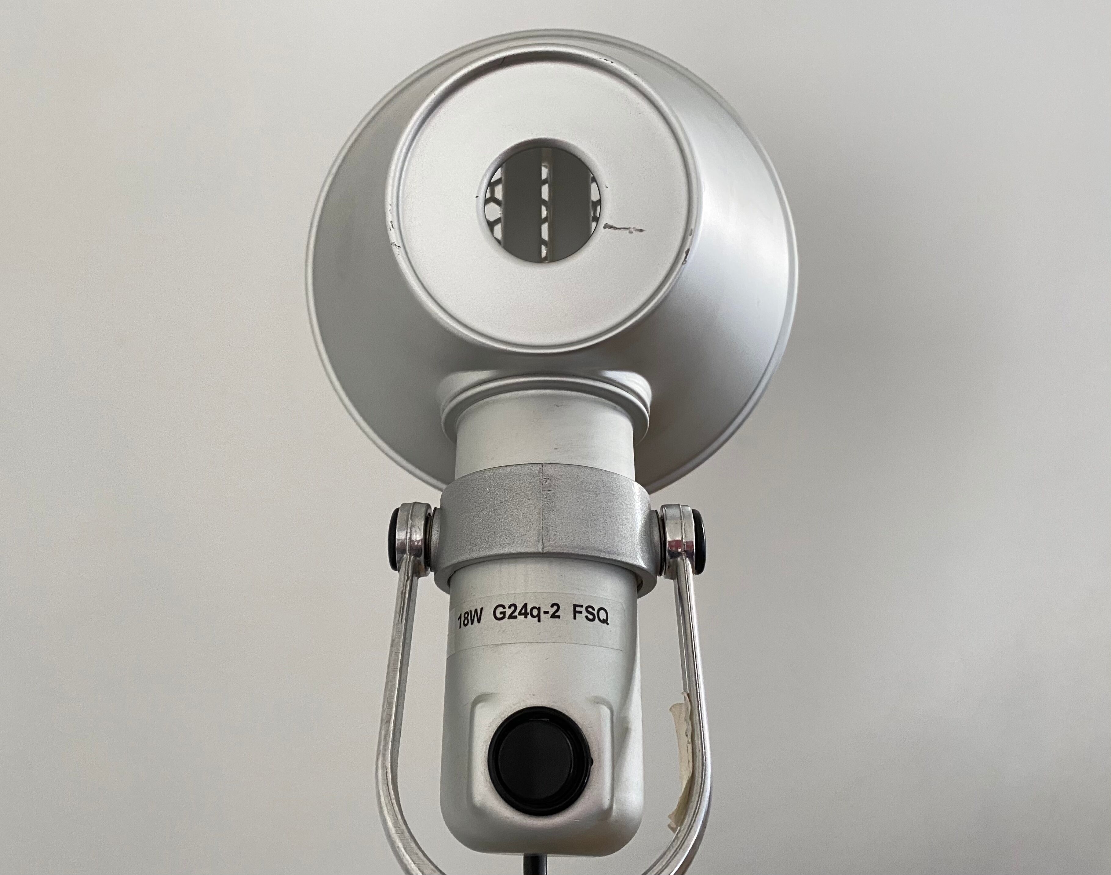 Artemide Tolomeo mini desk lamp on pliers and design Michele De Lucchi - Giancarlo Fassina