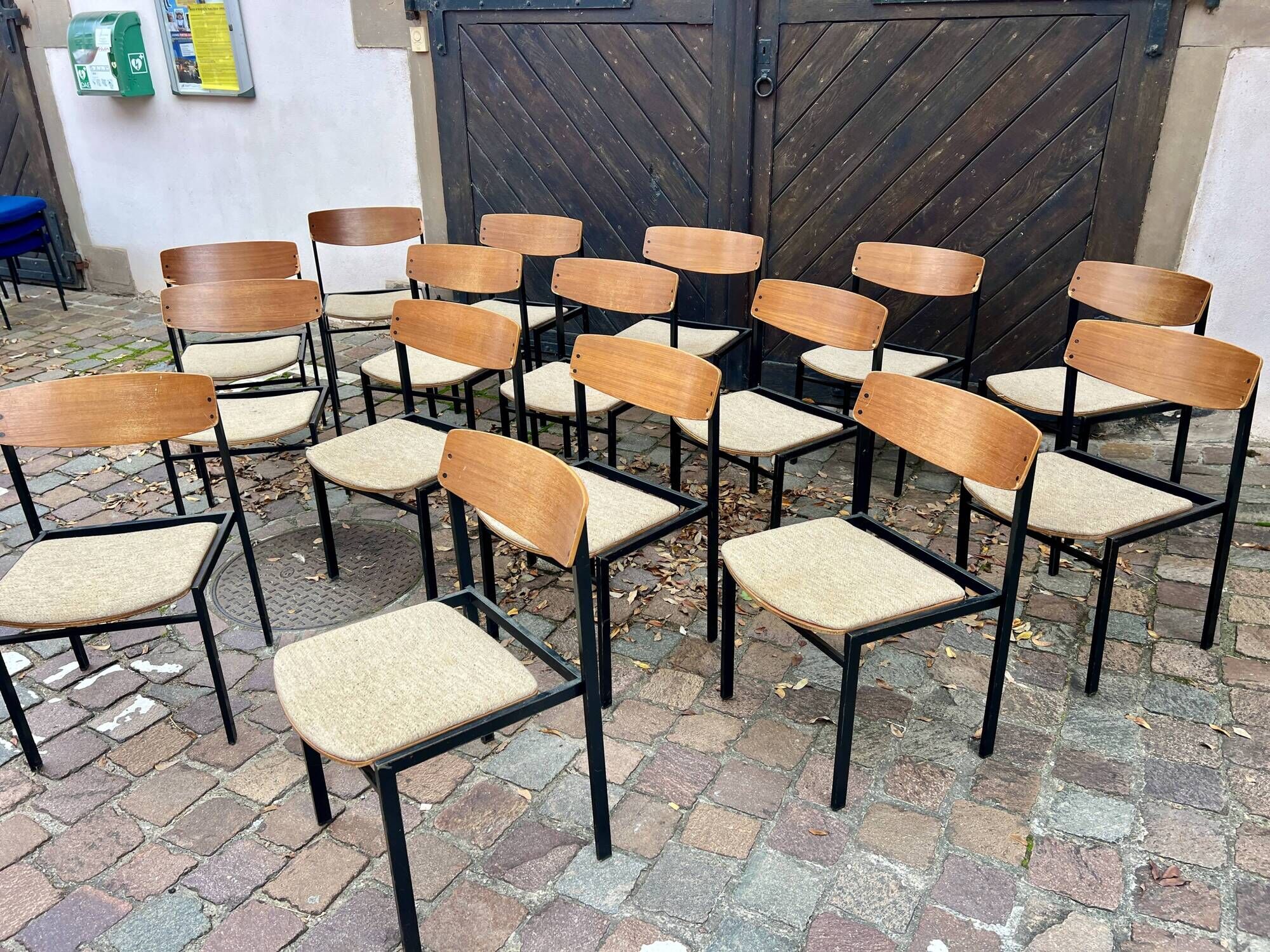 🪑 Set of 18 vintage wood and metal chairs – fabric seat
