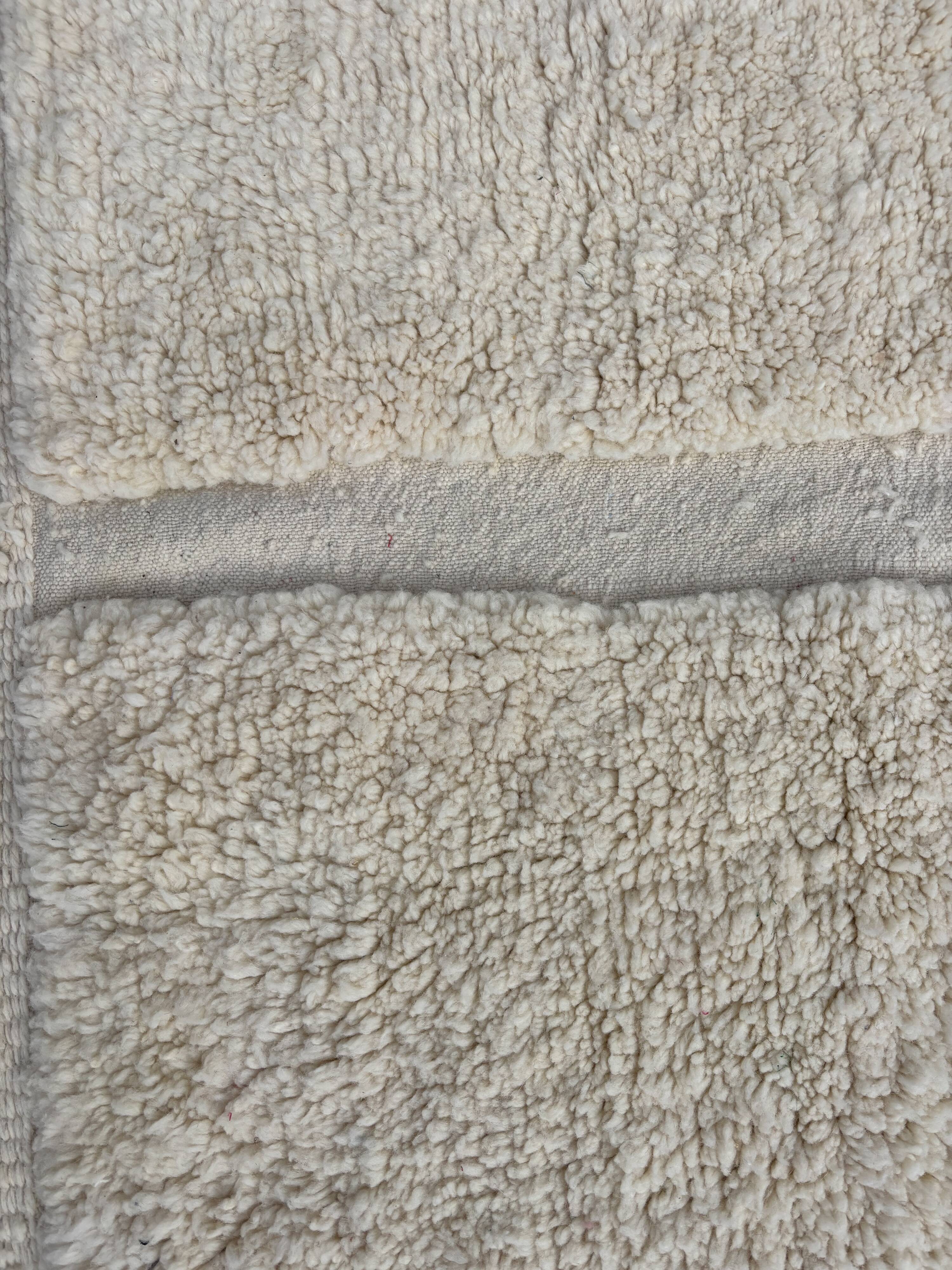 M'rirt Berber rug 190x220 cm – Natural ecru wool, minimalist design