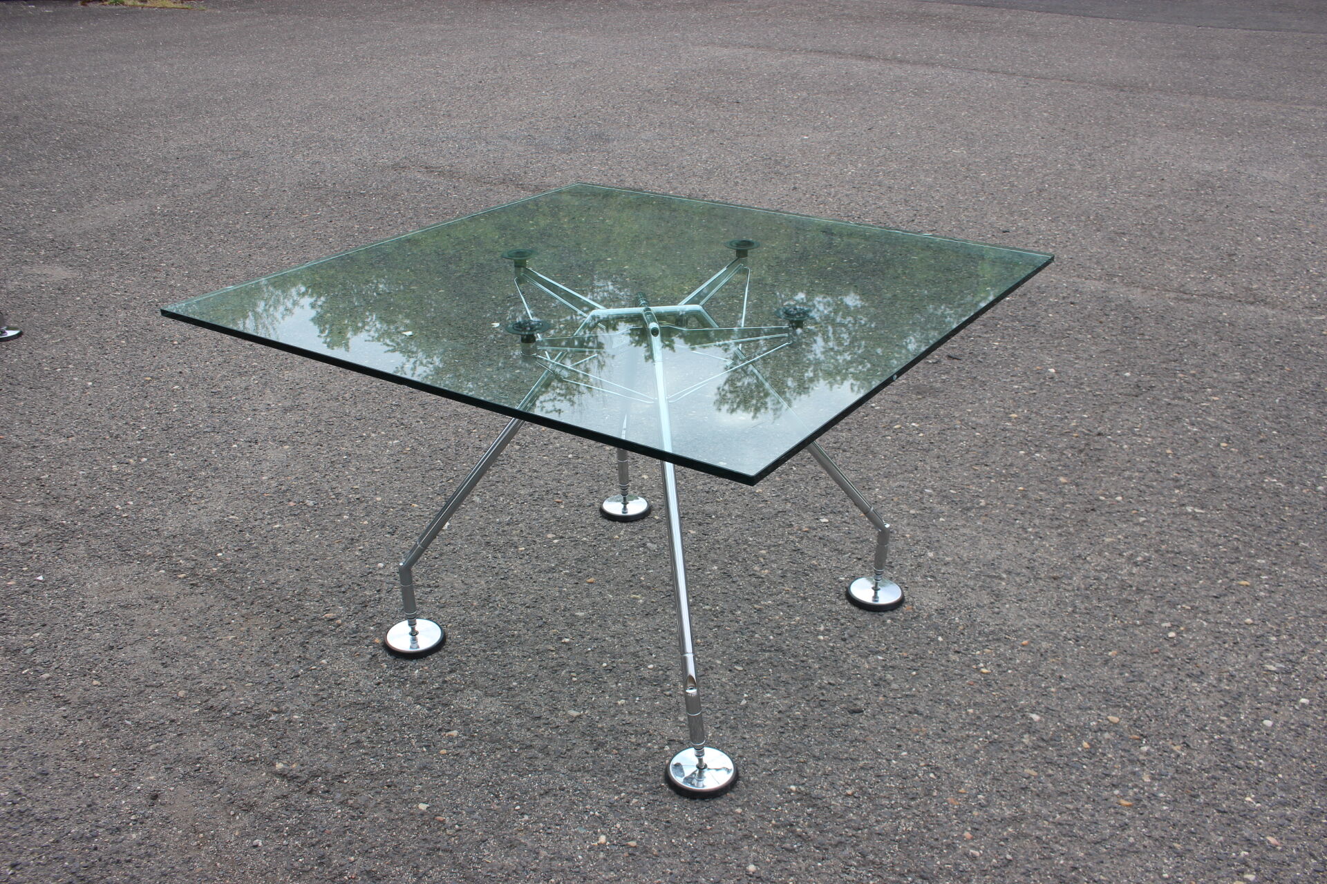 1970s Norman Foster Nomos glass table for Tecno Italy