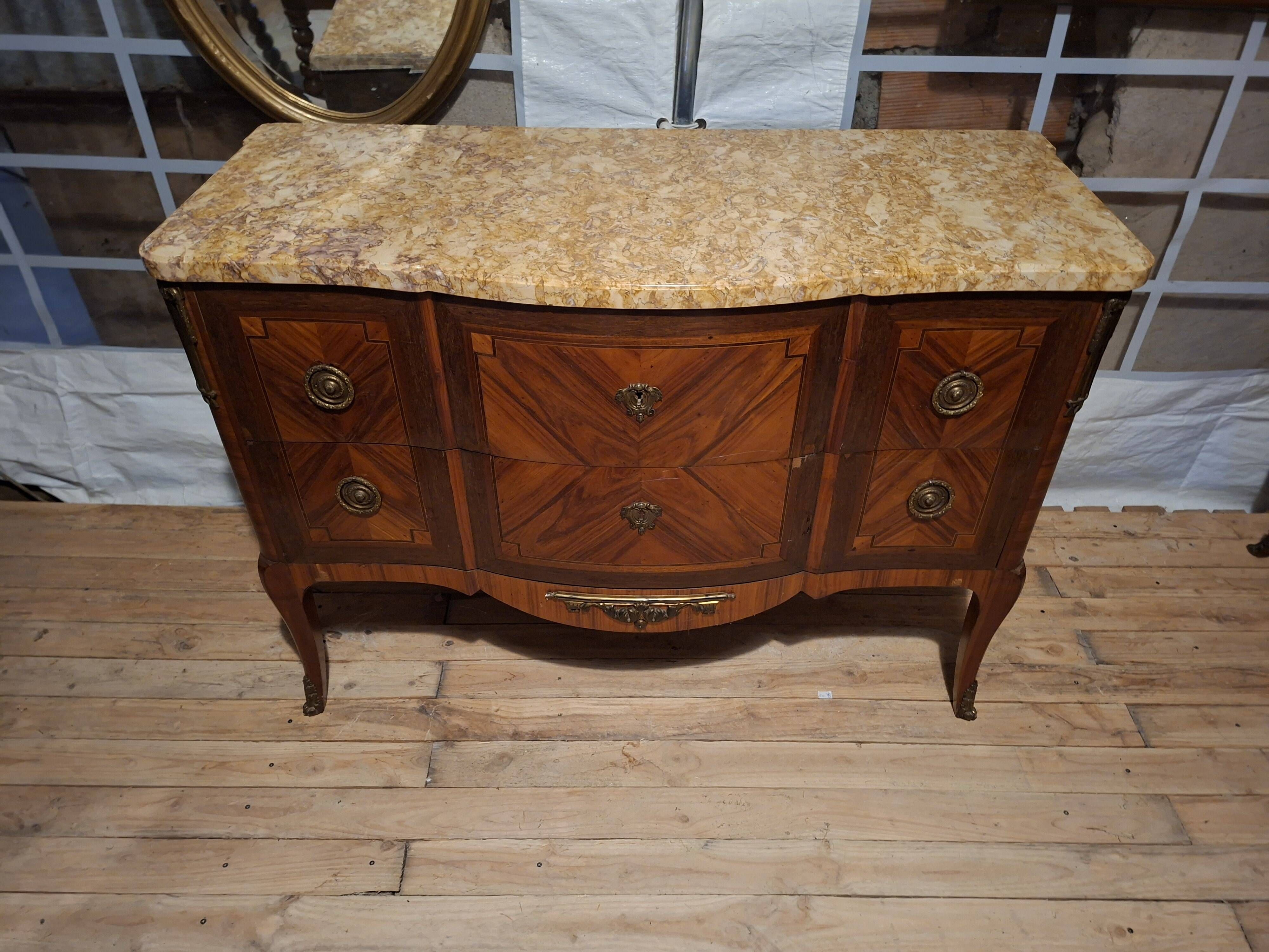 Commode transition Louis XV – Louis XVI en marqueterie, XVIIIe siècle (om)