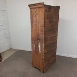 Armoire parisienne en sapin