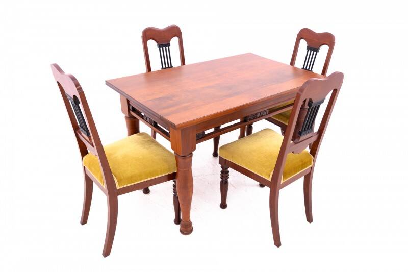 Table with four chairs from the early 20th century