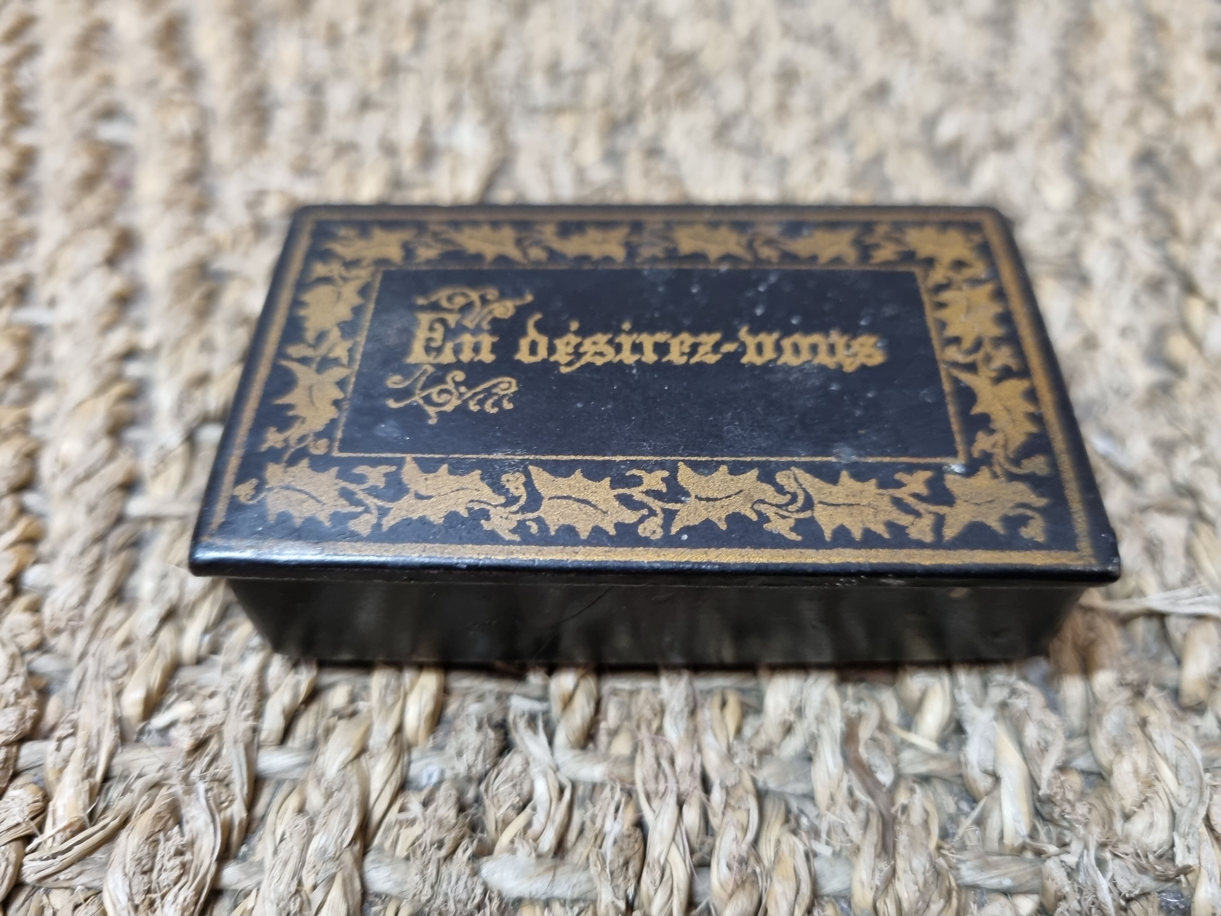 Tabatiere for snuff, do you want it