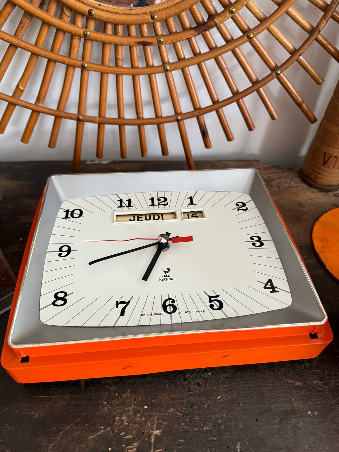 Jaz vintage orange transistor pendulum