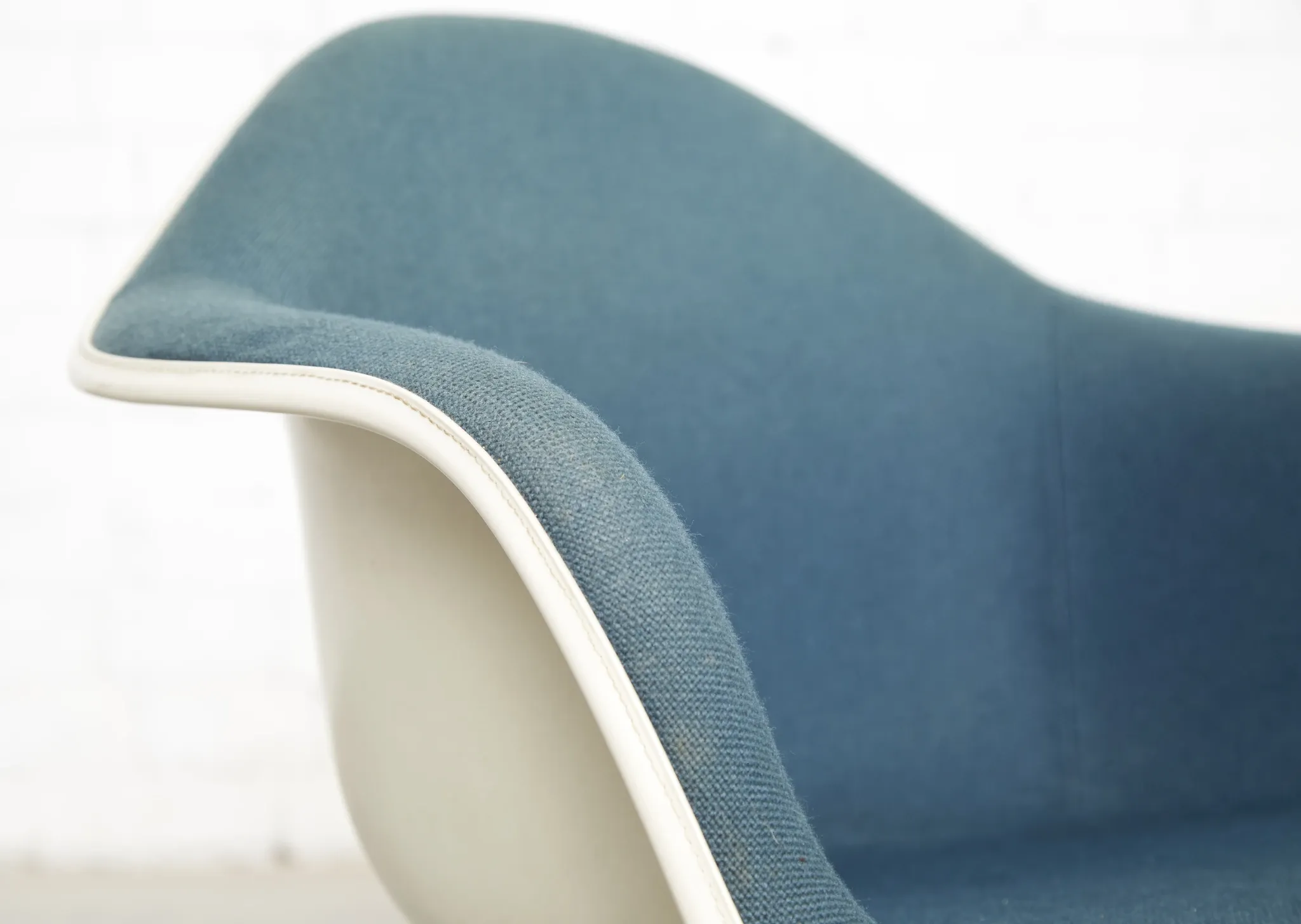 Pair dal la fonda fiberglas chair by charles & ray eames for vitra