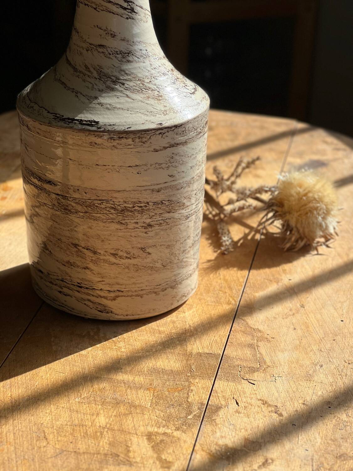 Large handcrafted bottle in glazed and marbled ceramic stoneware