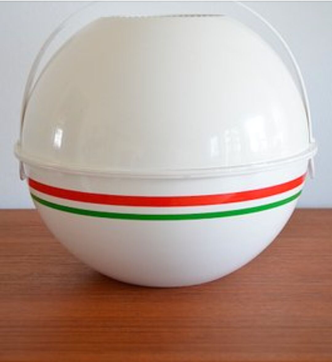 Guzzini picnic ball 70s