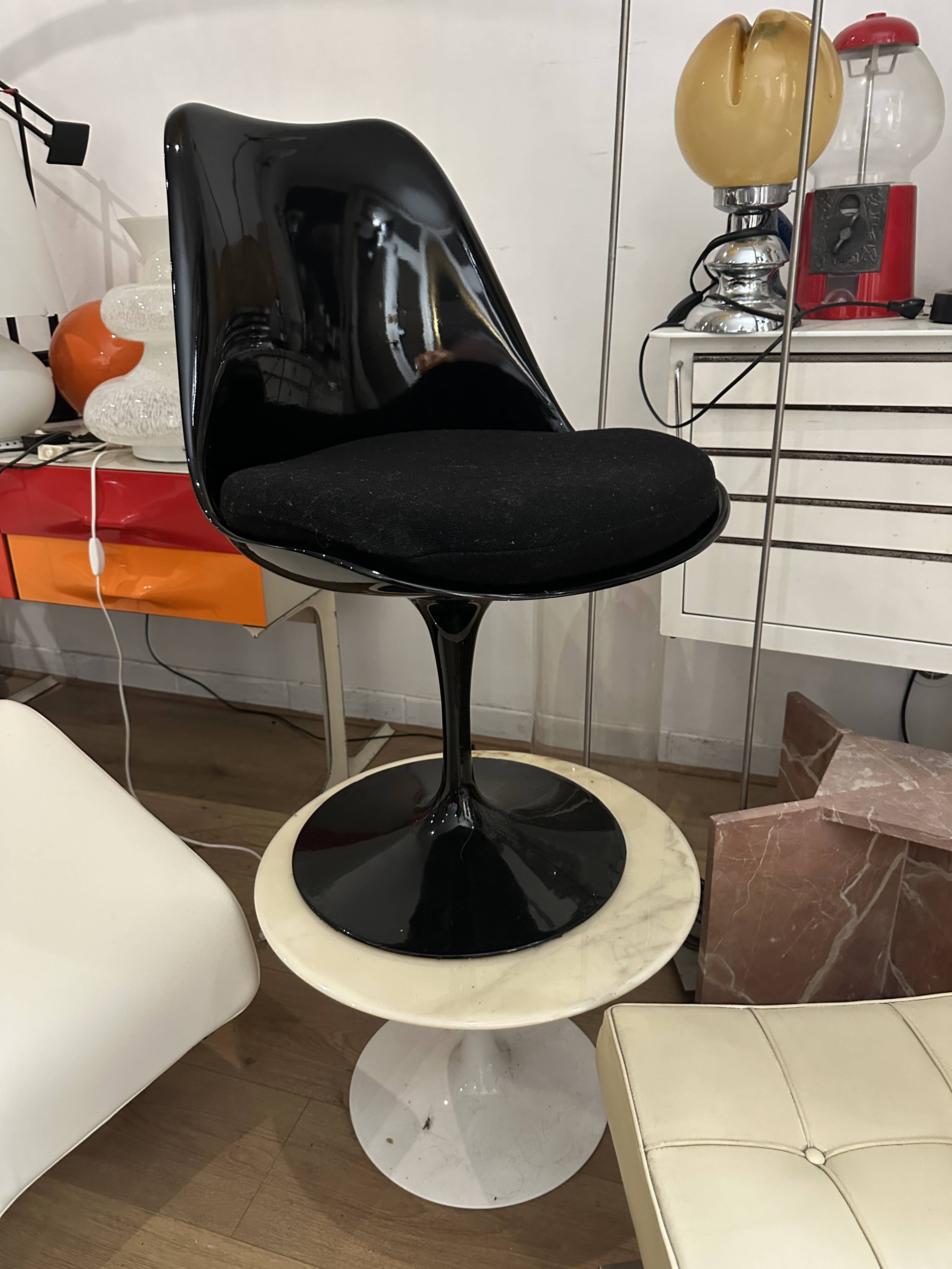 Eero Saarinen swivel chair Knoll edition