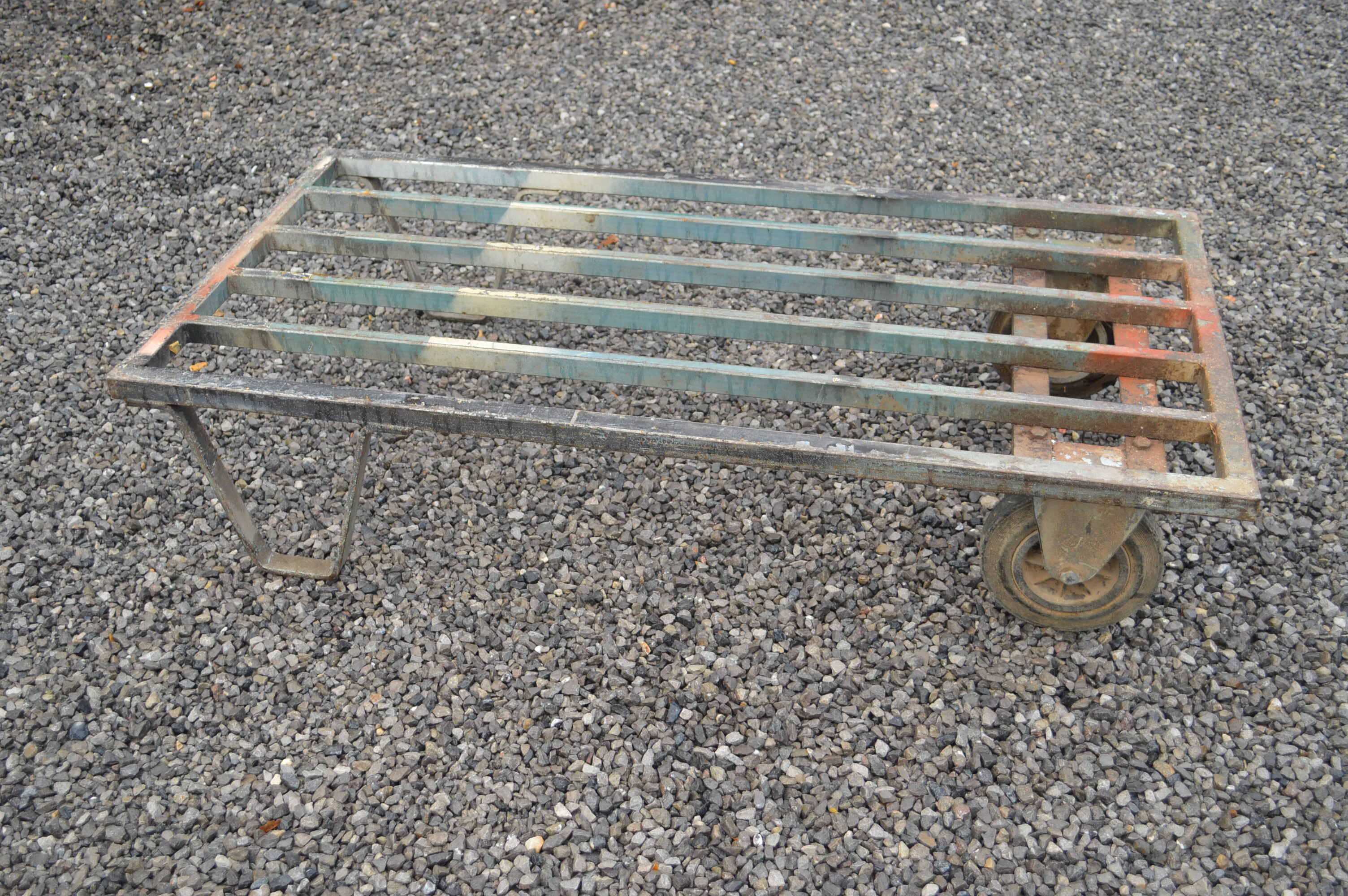 Coffee table / Iron industrial cart