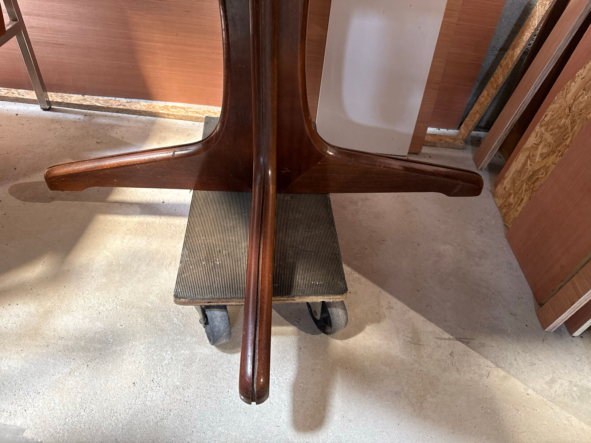 Baumann round table with extensions