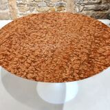 Round table in red marble by Eero Saarinen for Knoll