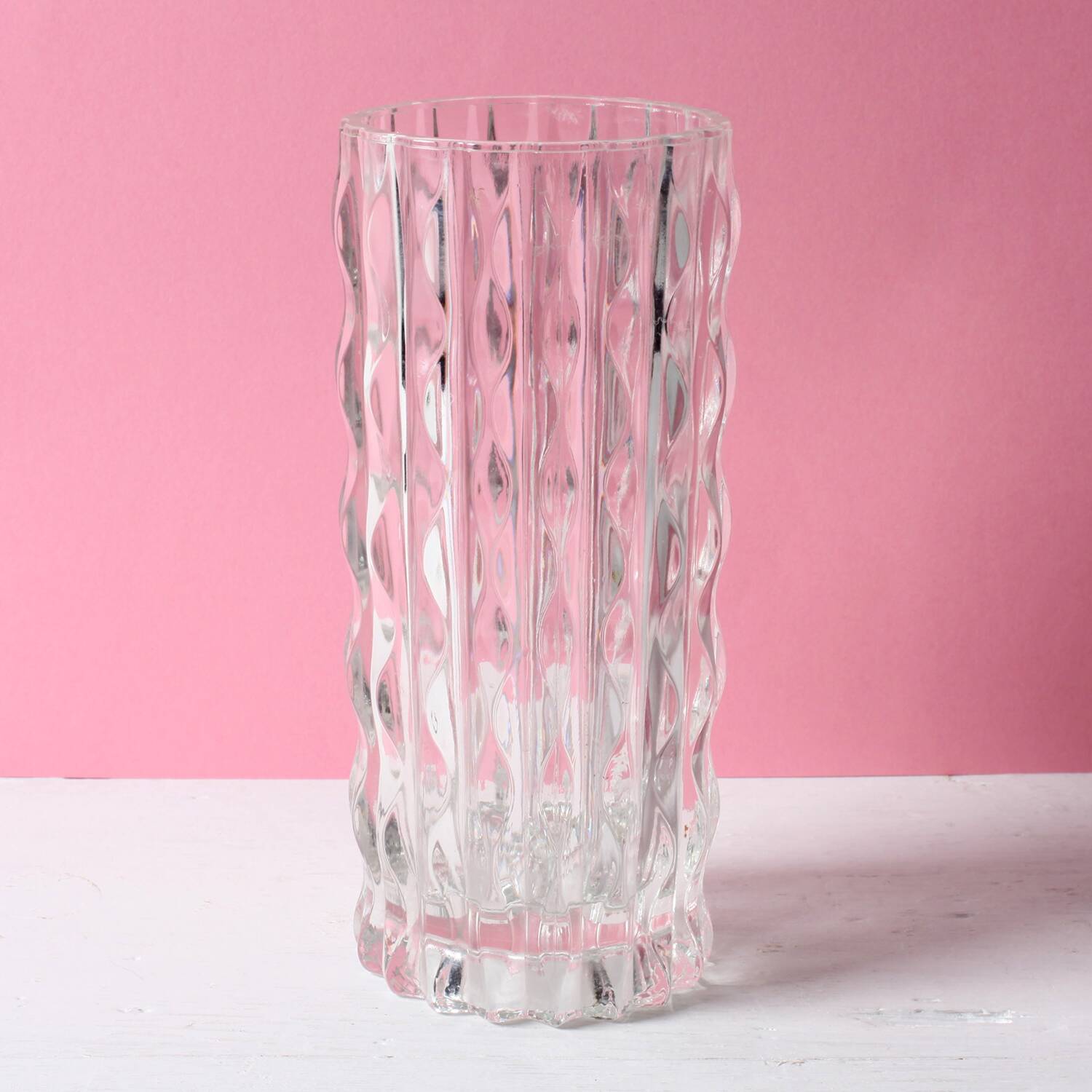 Vase à fleurs vintage en verre massif, lourd et transparent, pressé à la main / Italie / Années 1970
