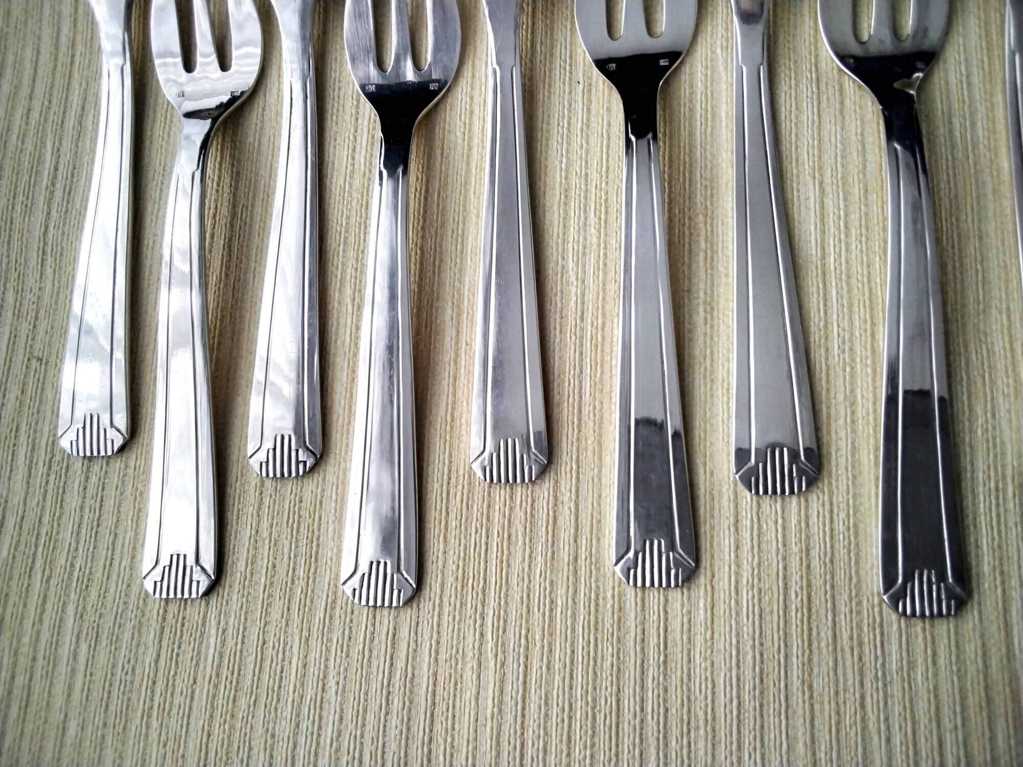Box of 12 18 G silver-plated oyster forks