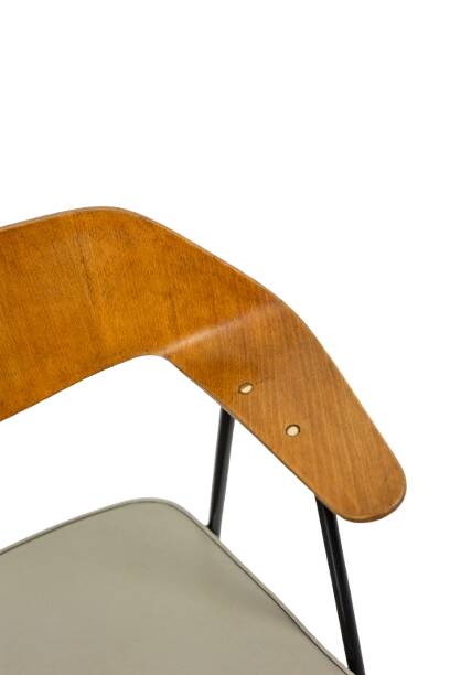 Robin Day. Thermoformed wooden office chair. Airborne circa 1950-60