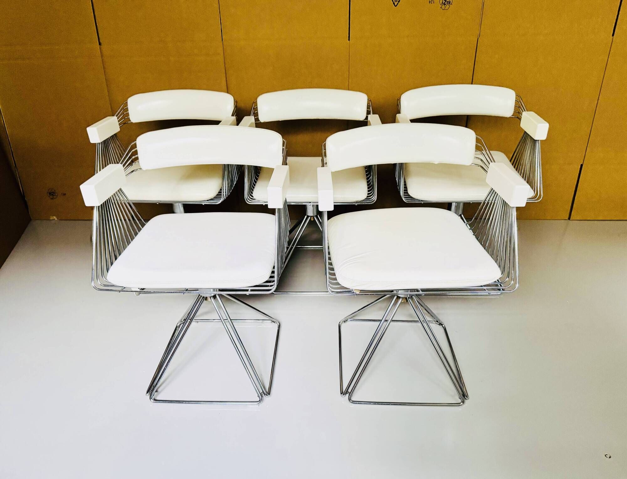 Set of Dining Table with 5 Swivel Wire Chairs by Rudi Verelst for Novalux