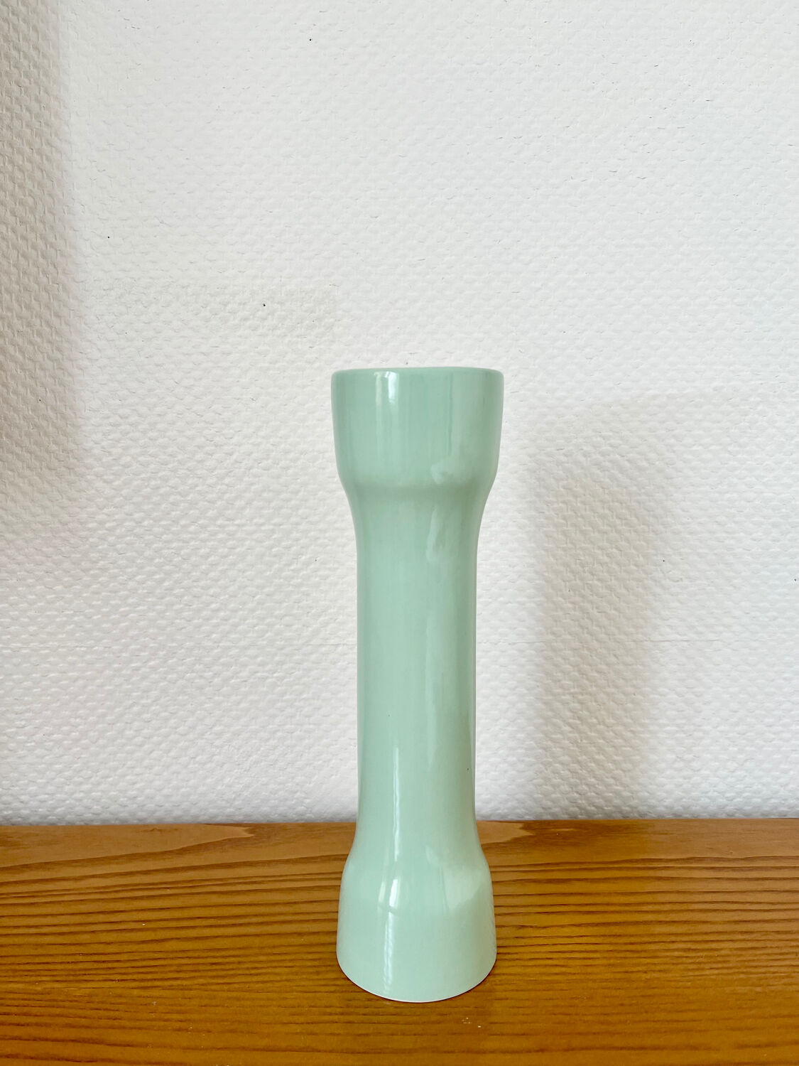 Vase en céramique graphique vert pastel