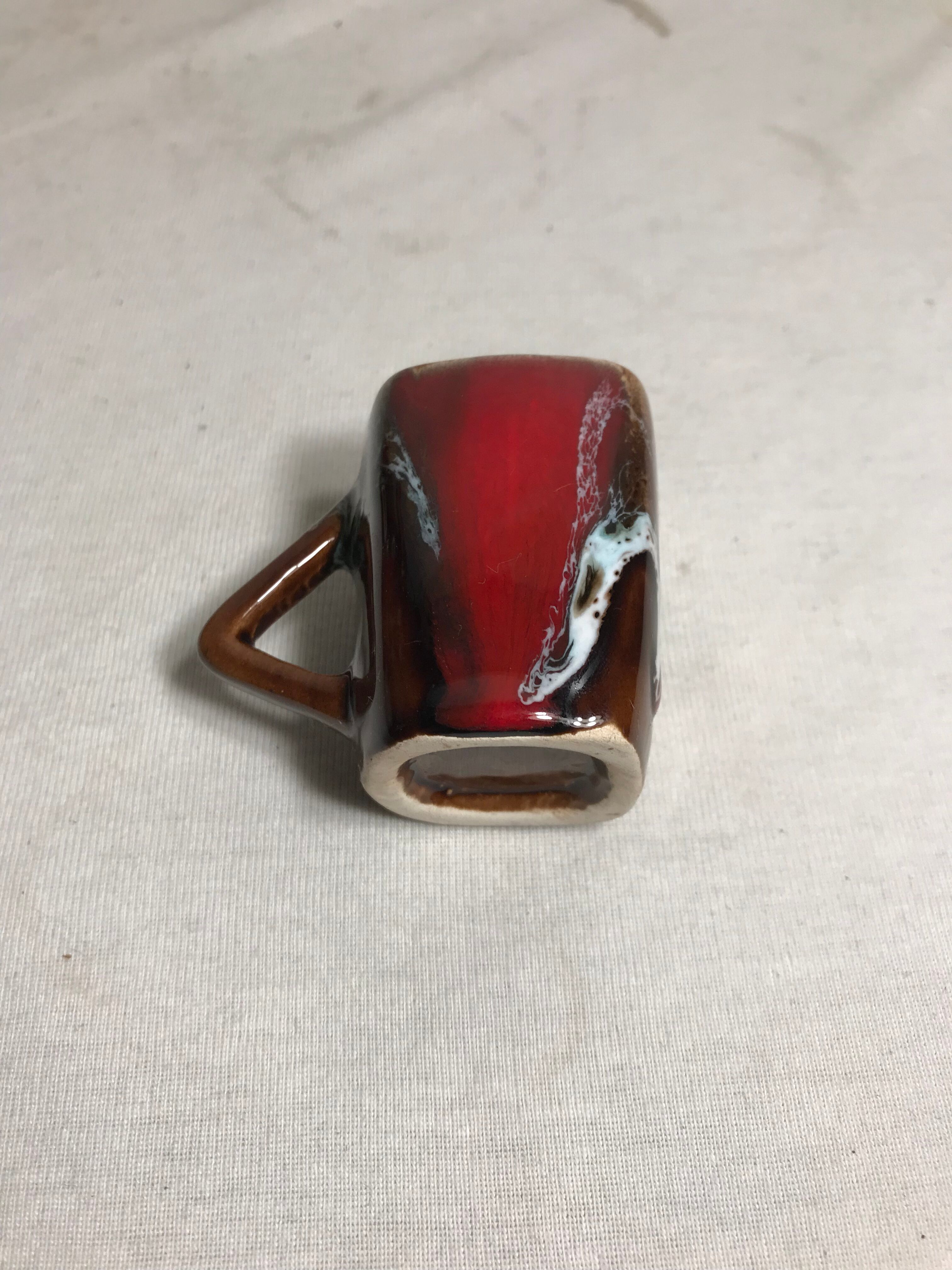 Bottle with 6 cups ceramic