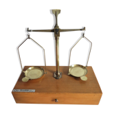 2-tray scale known as Trebuchet