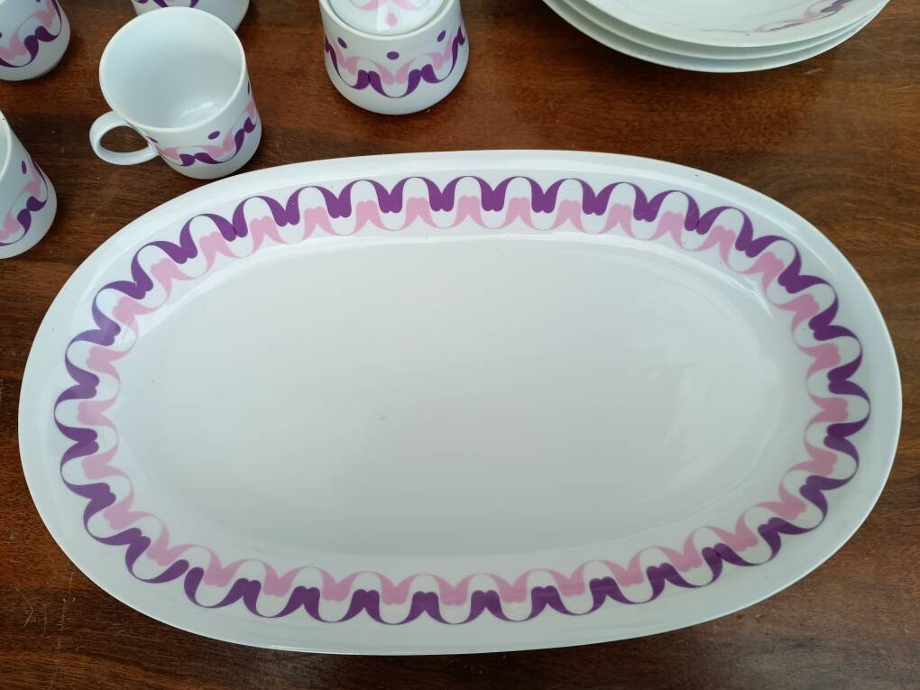 Alfoldi porcelain coffee service and serving dishes, 14 pieces, circa 1970.