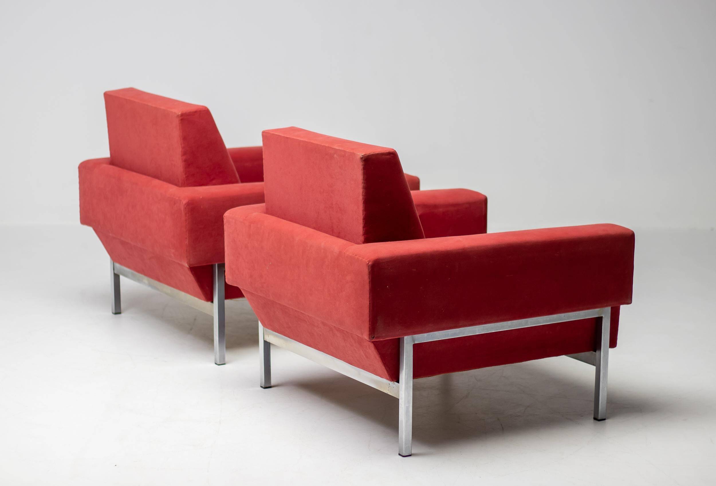 Red Kiushu armchairs by Saporiti characteristic of mid-20th century Italian modern design.