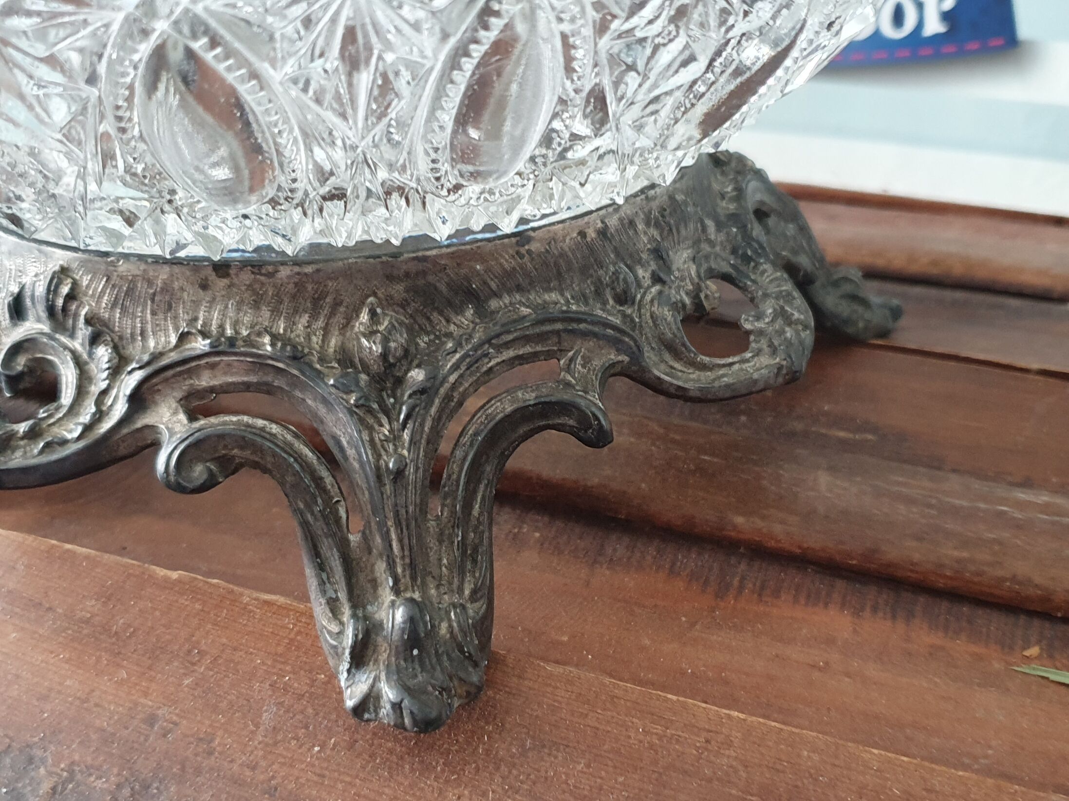 center table glass and metal brand deposited