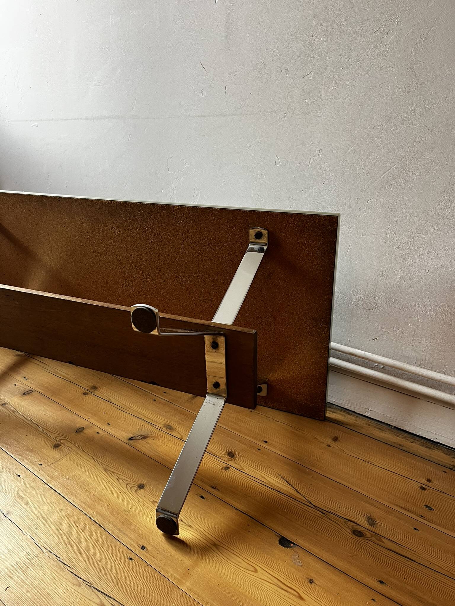 Vintage ceramic coffee table (atomic pattern) with a chrome base.