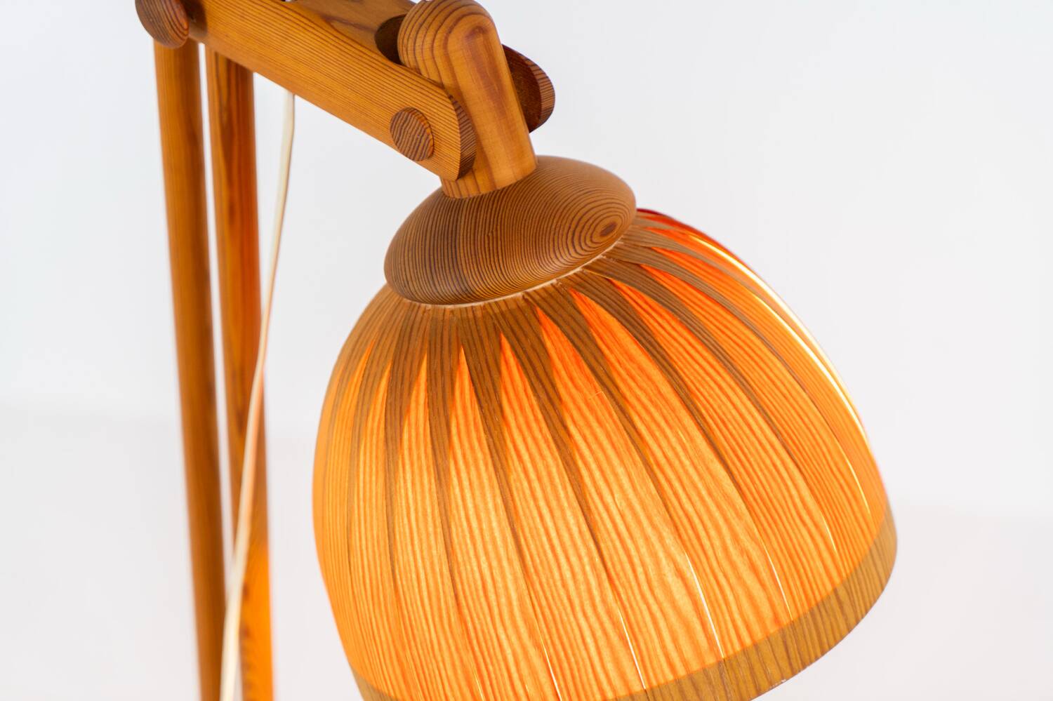 Lampadaire sculptural en pin par Hans-Agne Jakobsson pour Ellysett Markaryd (Sw