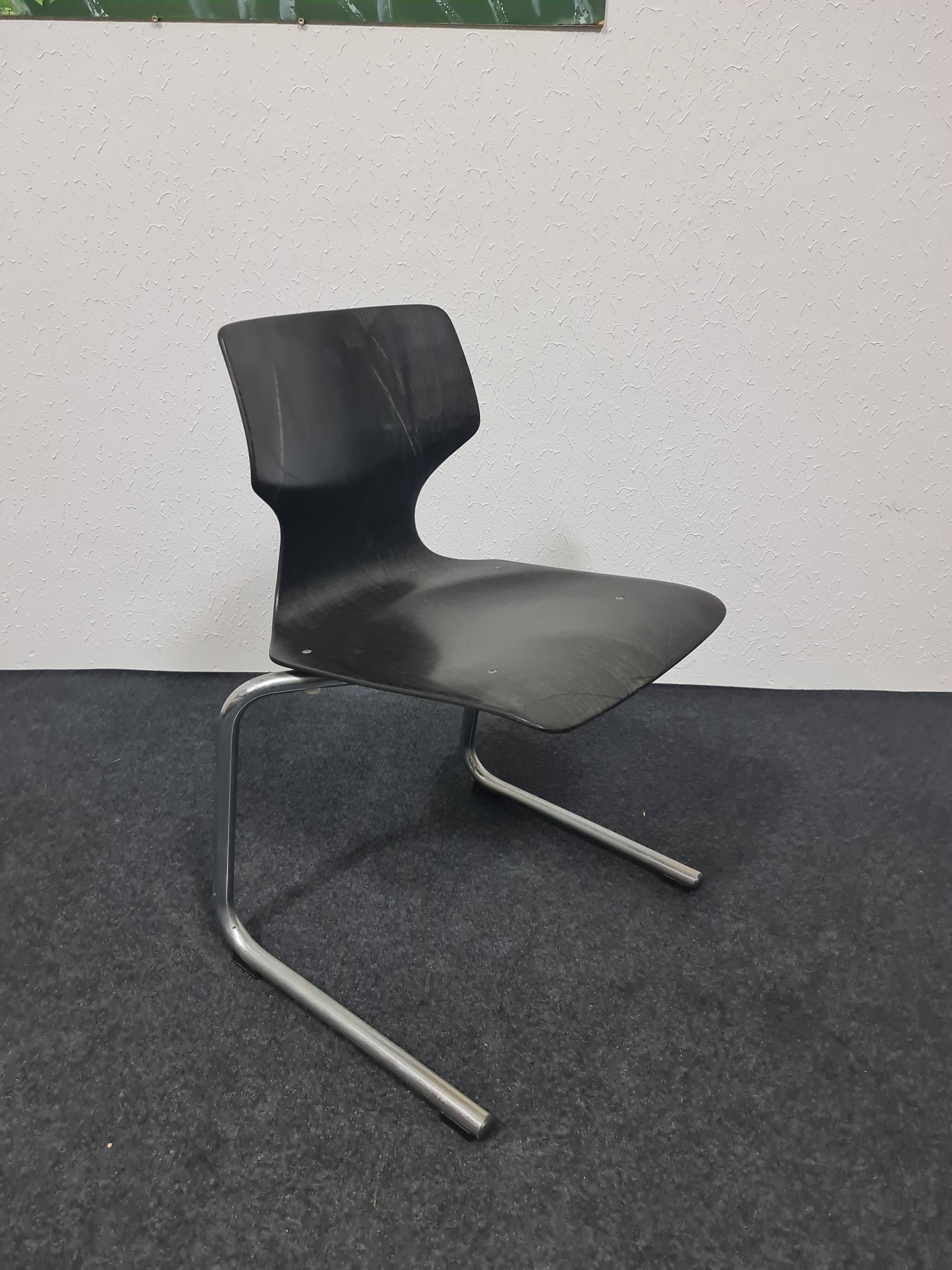 Vintage Flottoto tubular framed stacking chair