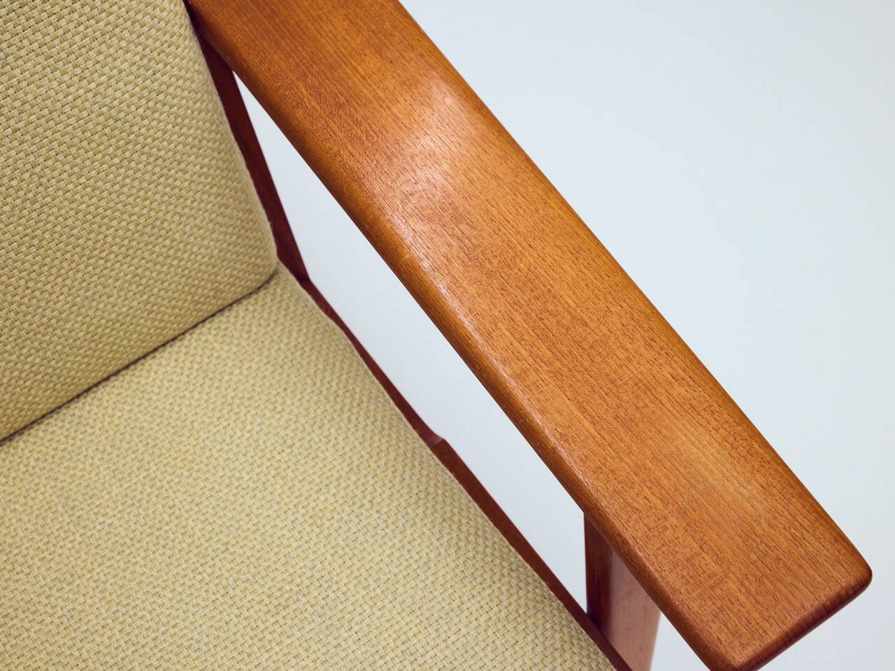 3 seater sofa by Hans Wegner for Getama, modell GE 290 in teak