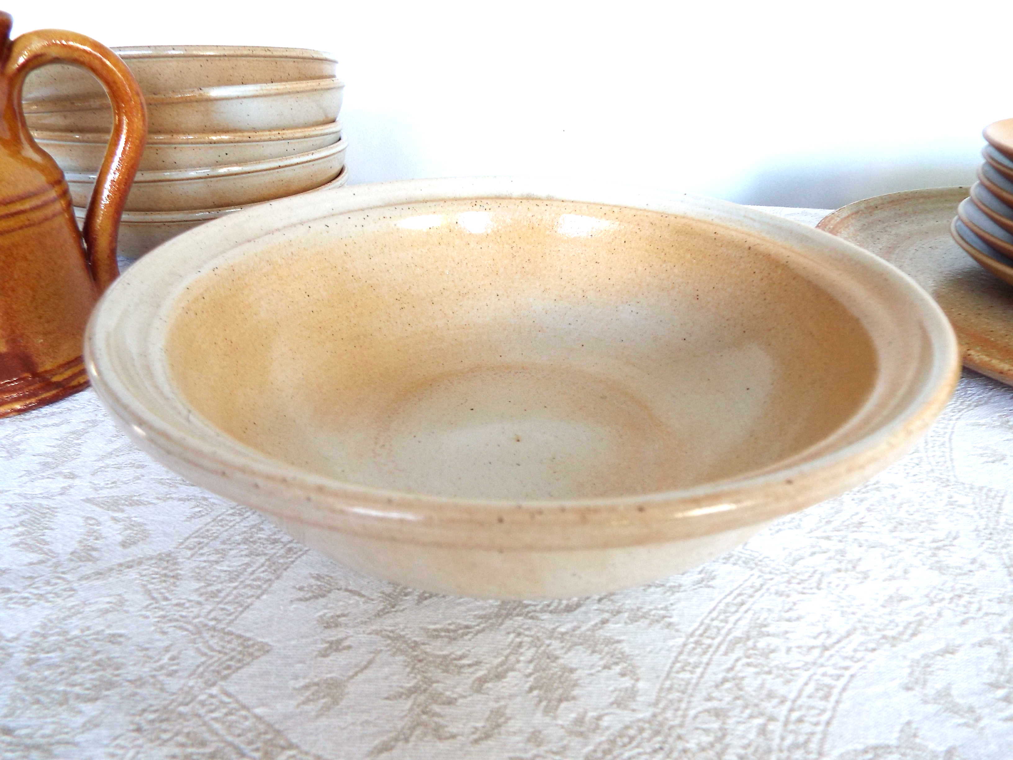 Hollow round dish Gres du Marais