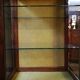 Vitrine en noyer style Louis XVI